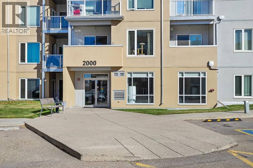 2118, 604 East Lake Boulevard NE, Airdrie, photo 2