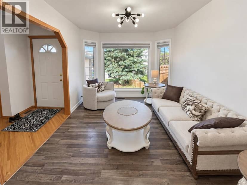 513 Sierra Madre Court SW, Calgary, photo 4