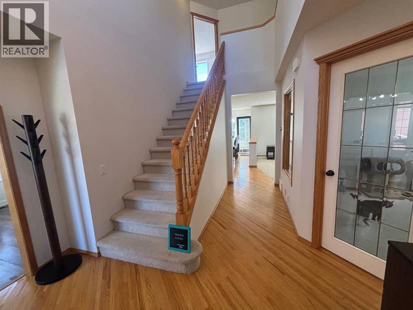 513 Sierra Madre Court SW, Calgary, photo 6