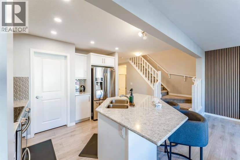 230 Hillcrest Square SW — photo 11 of 40