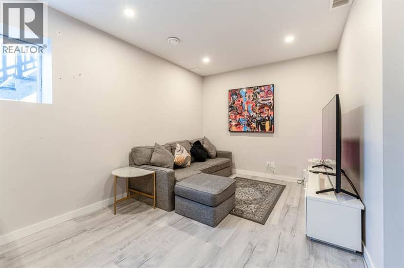 230 Hillcrest Square SW — photo 19 of 40