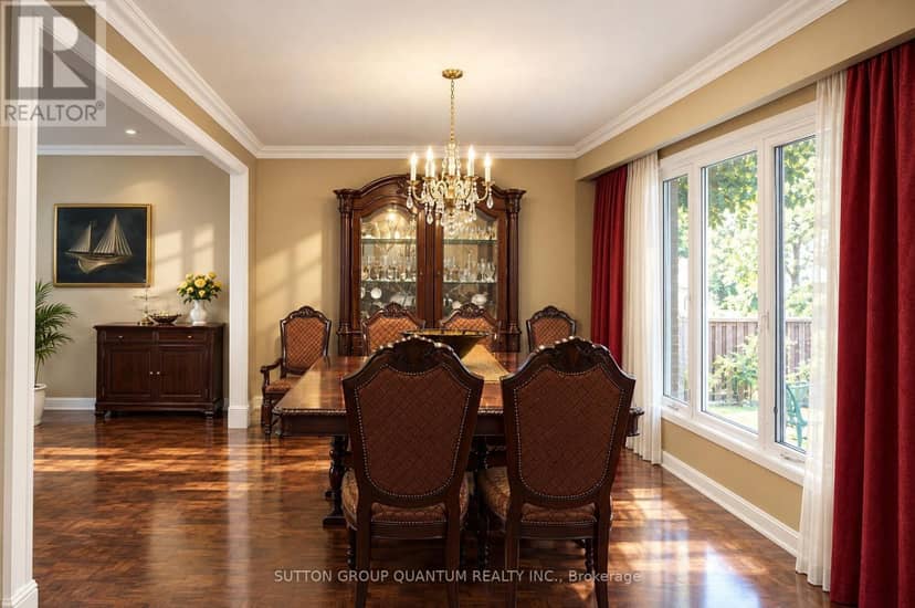 1005 Fredonia Drive, Mississauga, photo 2