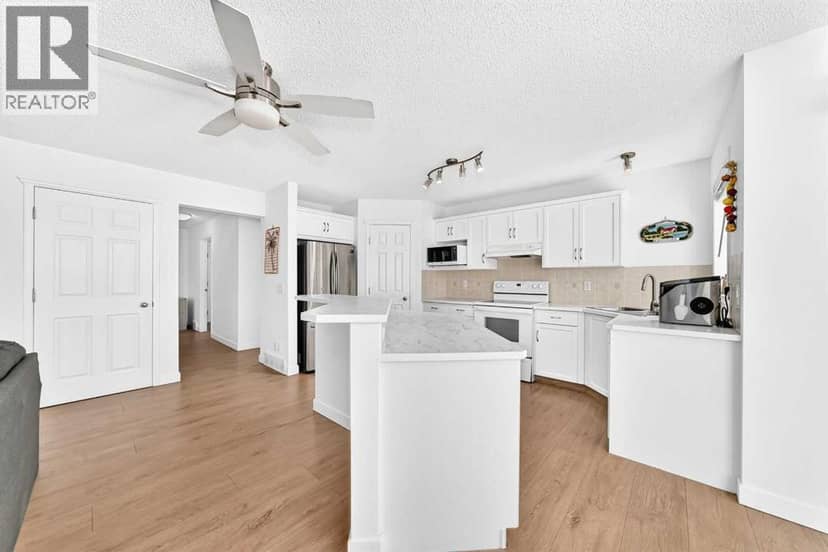 124 WEST LAKEVIEW Drive — photo 10 of 40
