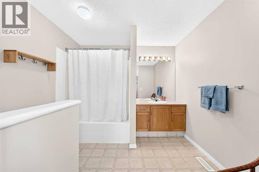 124 WEST LAKEVIEW Drive — photo 22 of 40