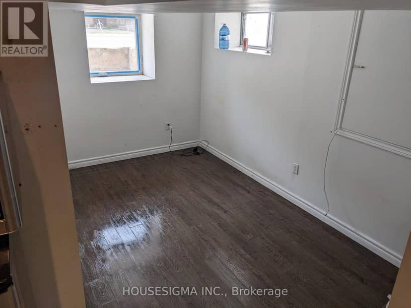 888 Dundas Street E — photo 27 of 28