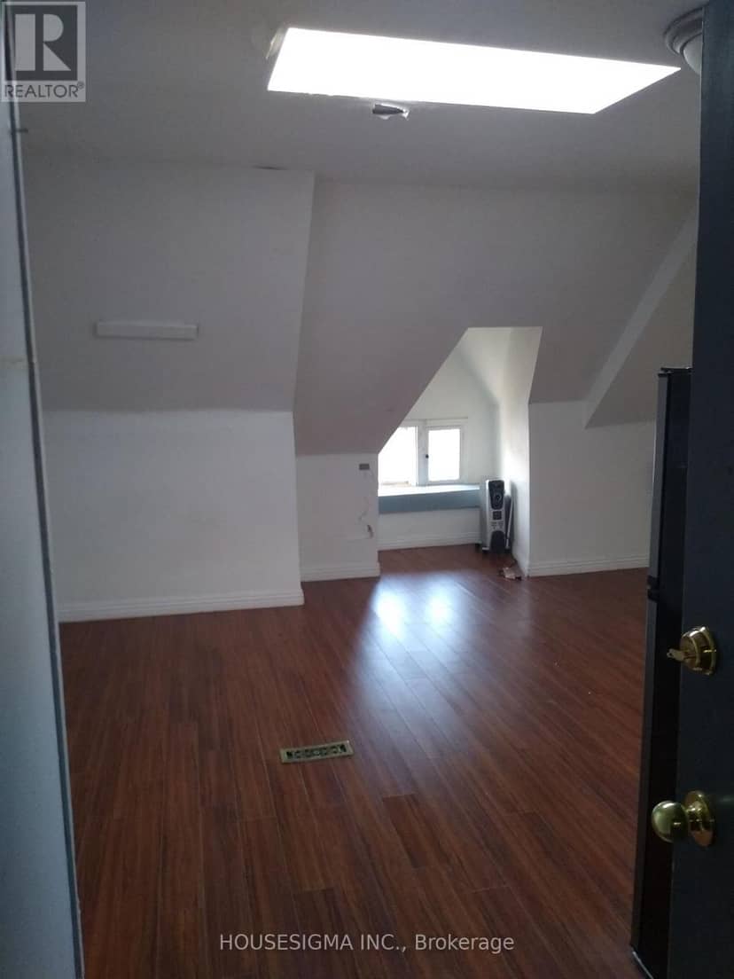 888 Dundas Street E — photo 13 of 28