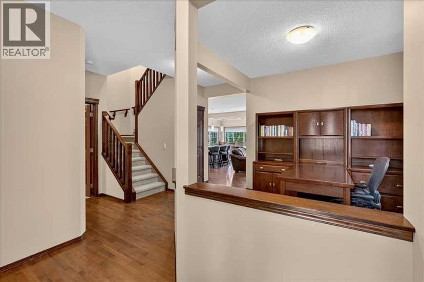 277 Evermeadow Avenue SW — photo 18 of 40