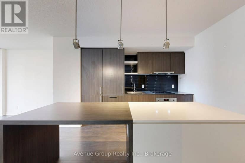 1705 - 100 Harbour Street — photo 10 of 40