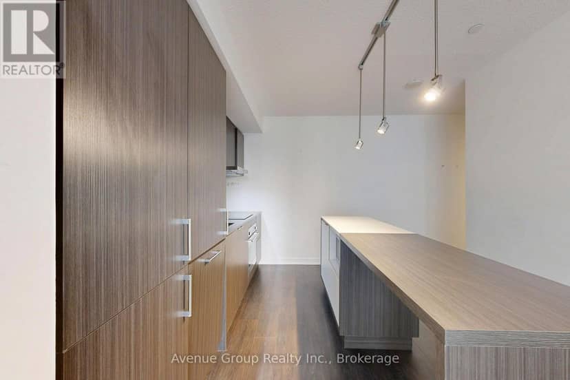 1705 - 100 Harbour Street — photo 12 of 40