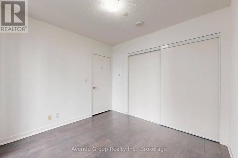 1705 - 100 Harbour Street — photo 27 of 40
