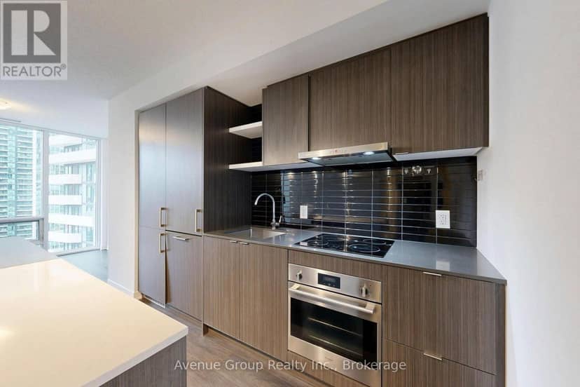 1705 - 100 Harbour Street — photo 8 of 40