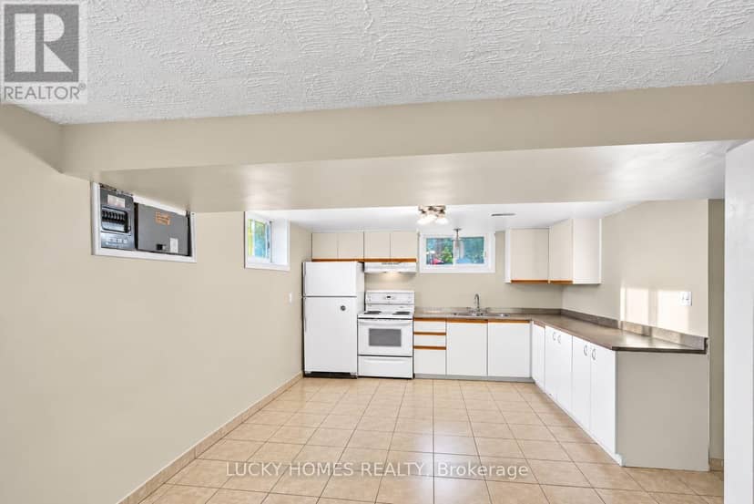 3061 Lloyd George Boulevard — photo 38 of 40