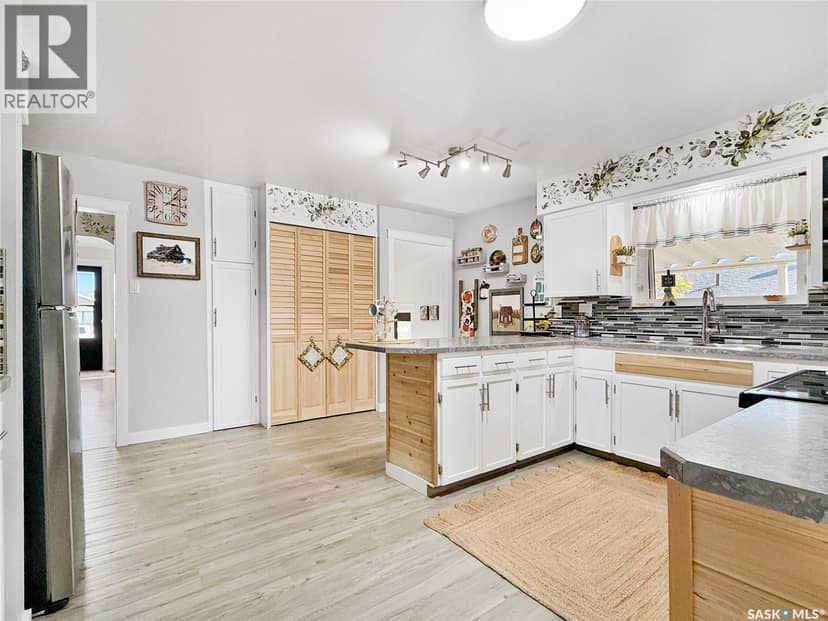720 6th AVENUE NE — photo 10 of 40