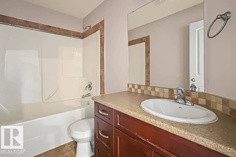 3808 45 AV — photo 16 of 23