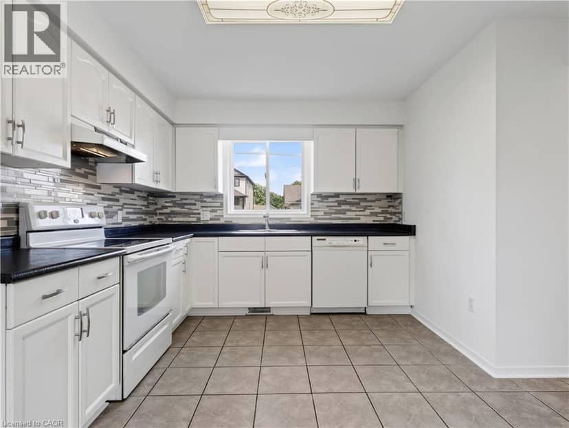 211 MORTON Street — photo 10 of 40