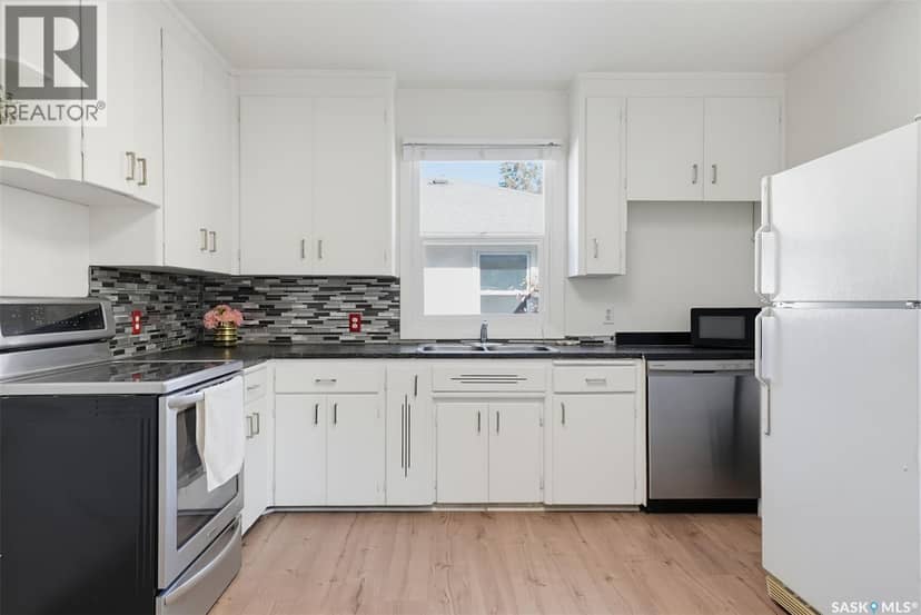 1405 Cumberland AVENUE S — photo 9 of 40