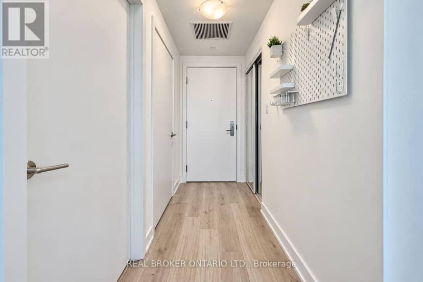 301 - 1709 Bur Oak Avenue — photo 21 of 29