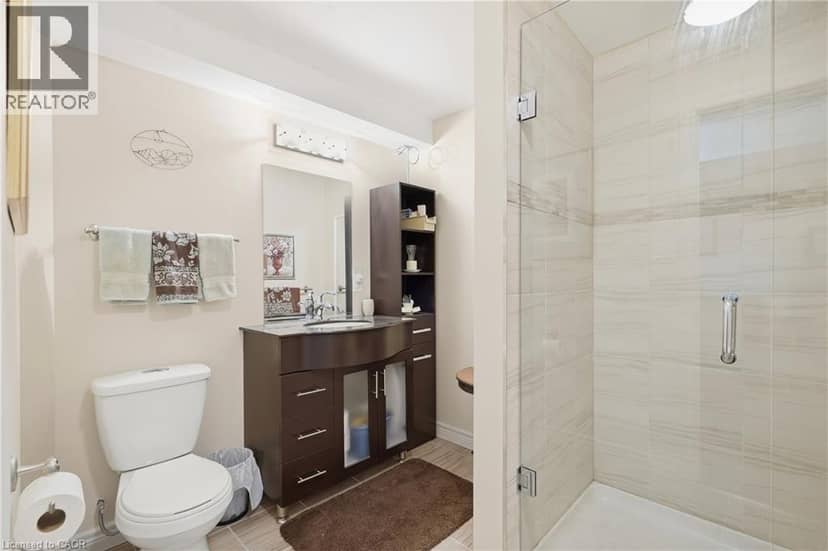 9 WENTWORTH Drive Unit# 5 — photo 28 of 36
