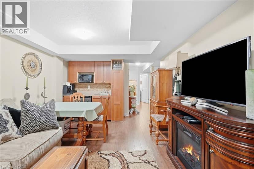 9 WENTWORTH Drive Unit# 5 — photo 23 of 36