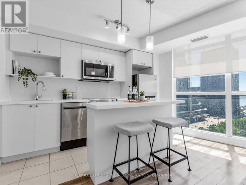 1012 - 18 Yonge Street — photo 10 of 28