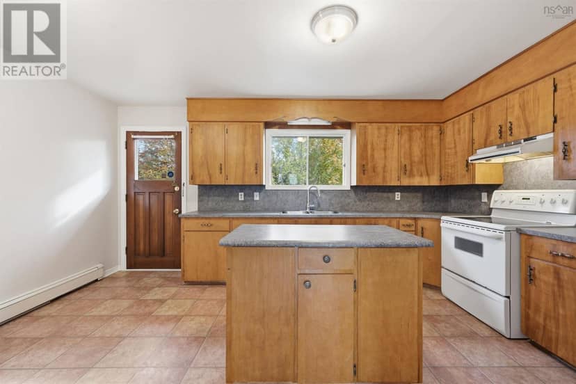 12 Ivylea Crescent — photo 11 of 30