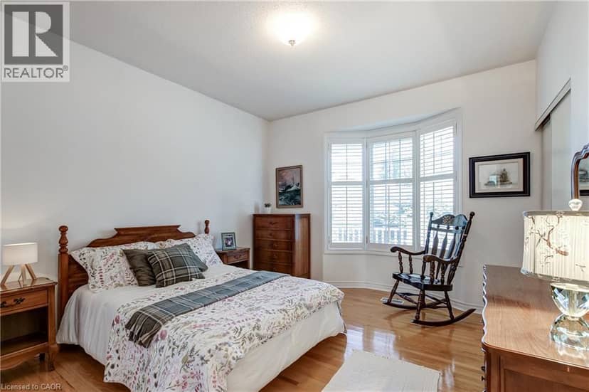 260 SILVERBIRCH Boulevard — photo 12 of 40