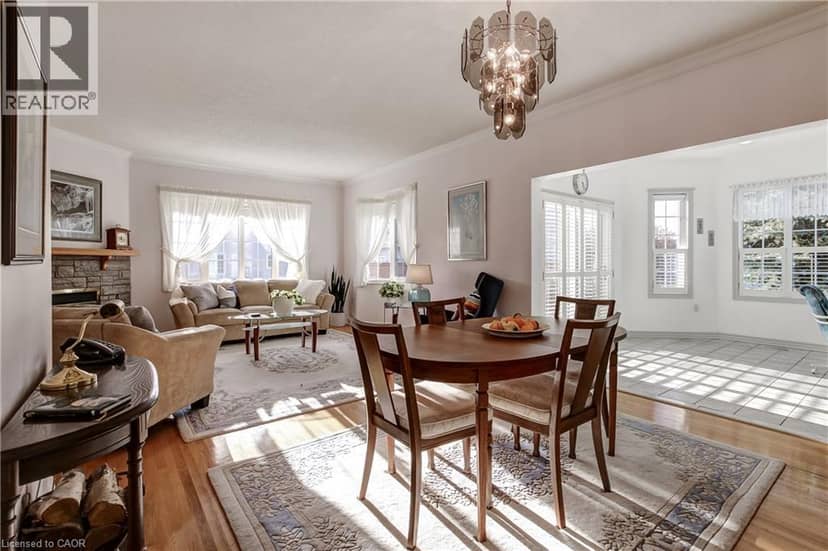 260 SILVERBIRCH Boulevard — photo 15 of 40