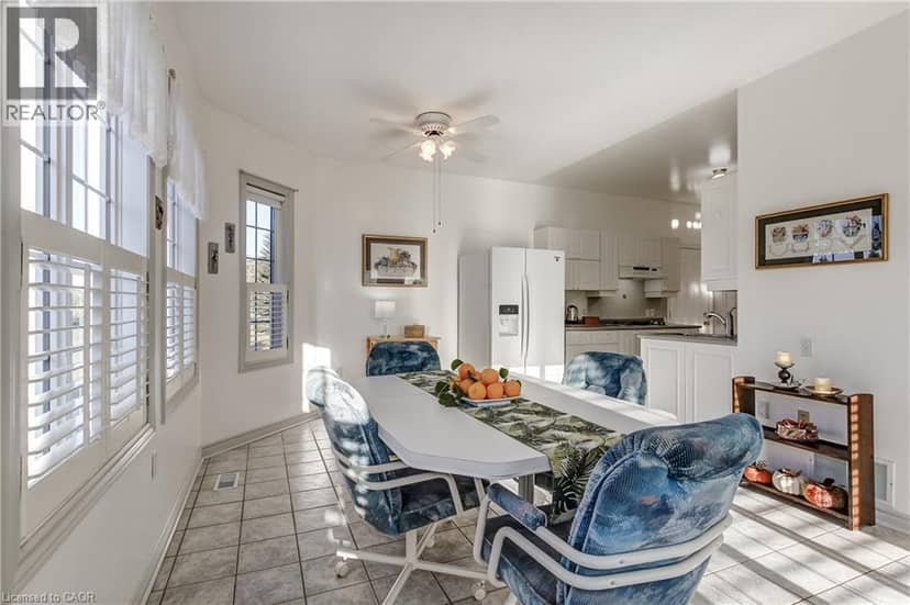 260 SILVERBIRCH Boulevard — photo 19 of 40