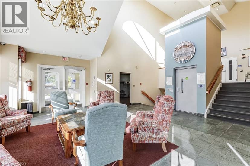 260 SILVERBIRCH Boulevard — photo 38 of 40
