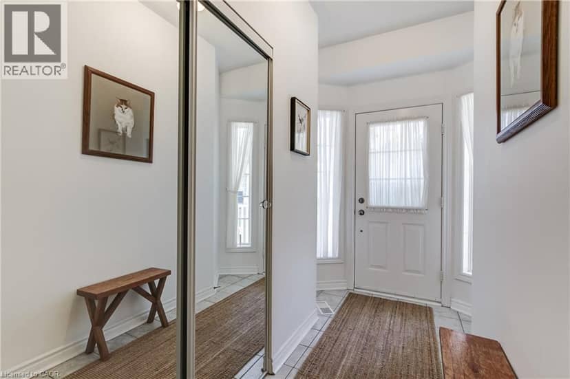 260 SILVERBIRCH Boulevard, Mount Hope, photo 4