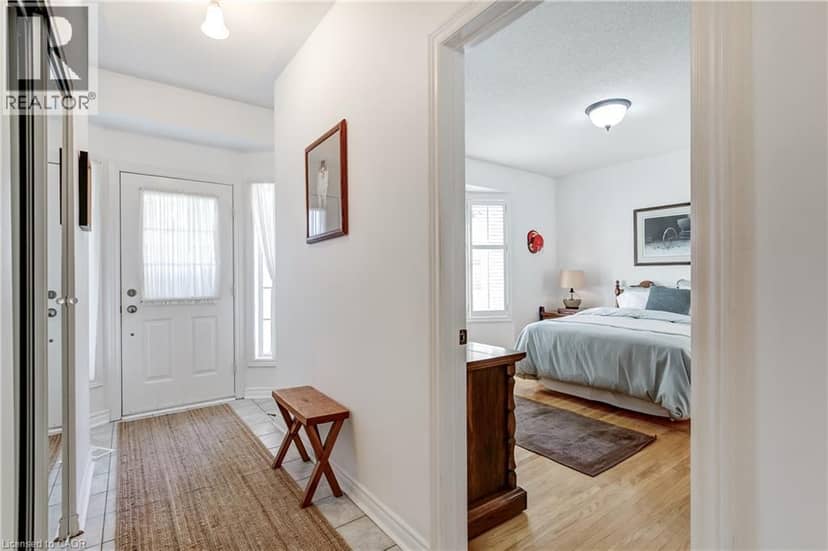 260 SILVERBIRCH Boulevard, Mount Hope, photo 6