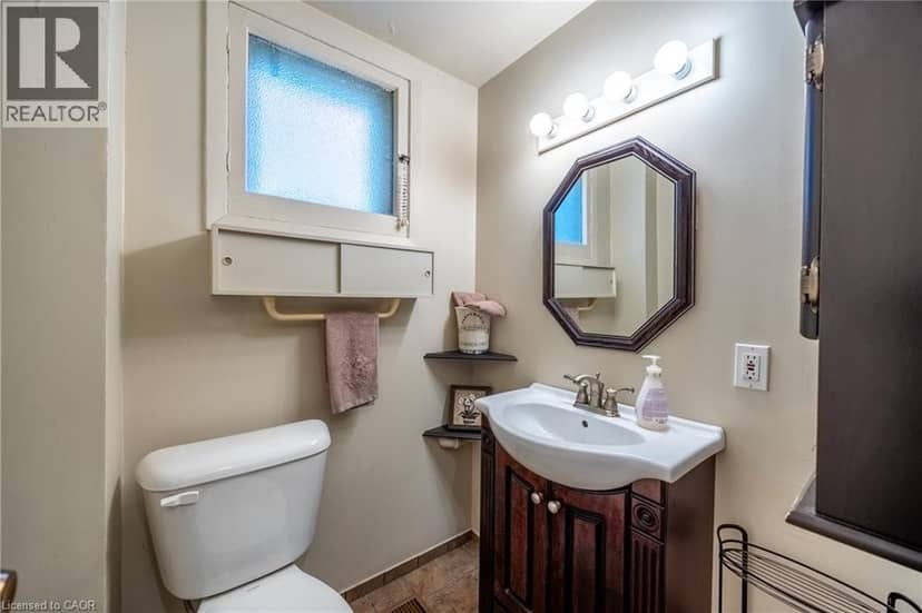 33 PALMERSTON Avenue — photo 18 of 37
