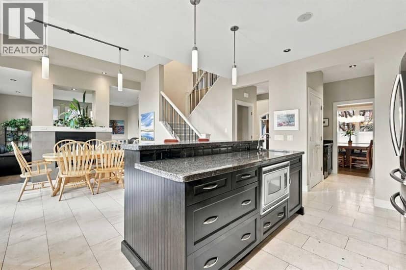 1727 Westmount Road NW — photo 14 of 40