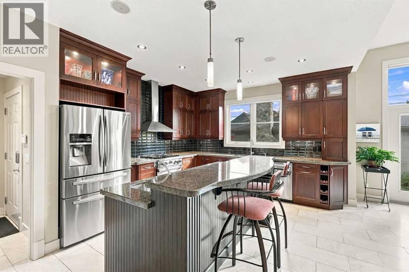 1727 Westmount Road NW — photo 15 of 40