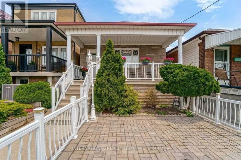 297 Gilbert Avenue, Toronto