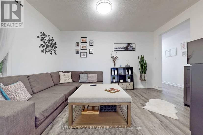 297 Gilbert Avenue, Toronto, photo 2