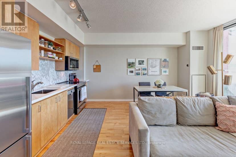 210 - 301 Markham Street — photo 6 of 16
