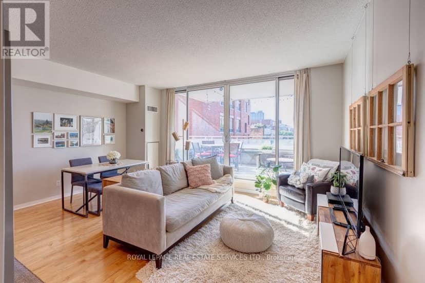 210 - 301 Markham Street — photo 7 of 16
