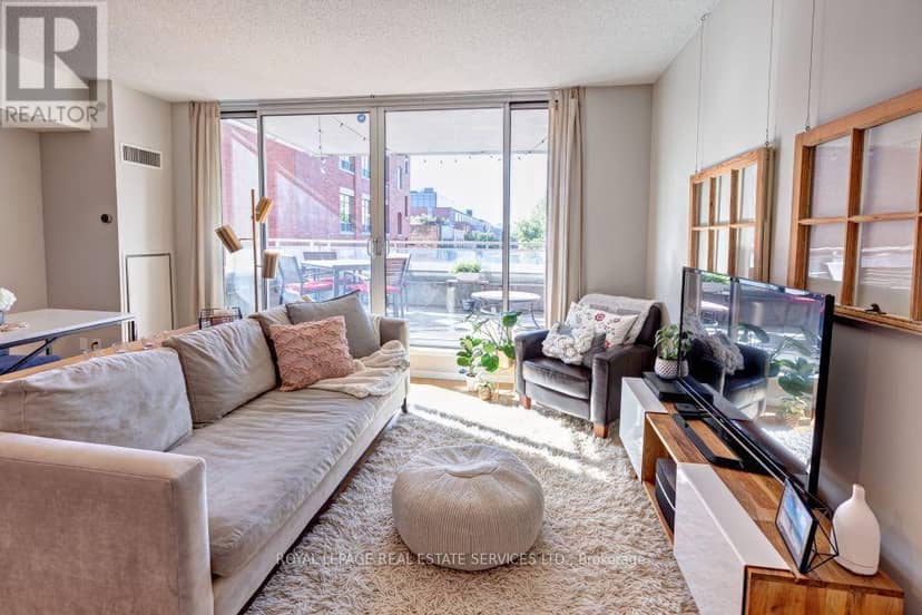 210 - 301 Markham Street — photo 8 of 16