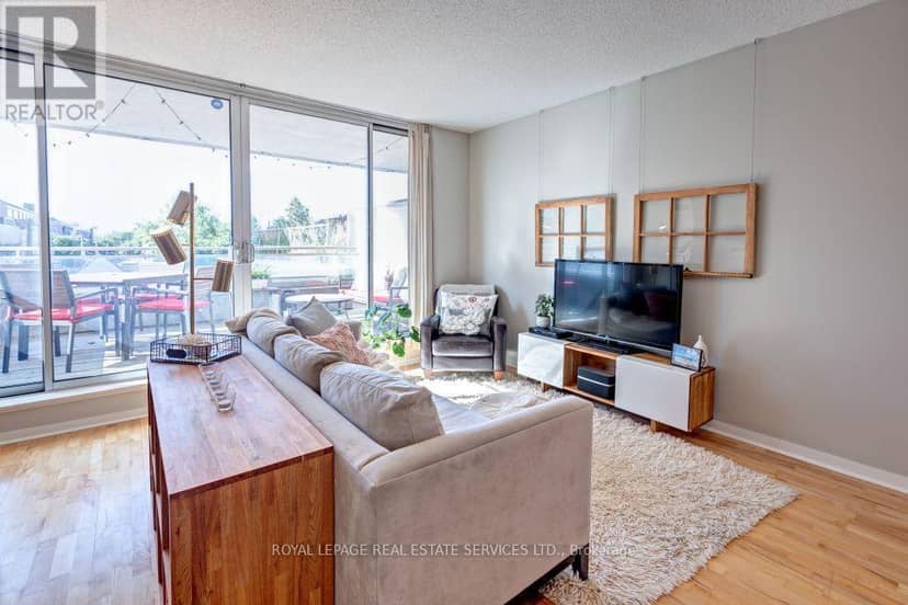 210 - 301 Markham Street — photo 9 of 16