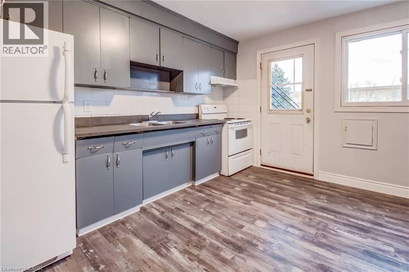 105 DIXON Street — photo 4 of 40