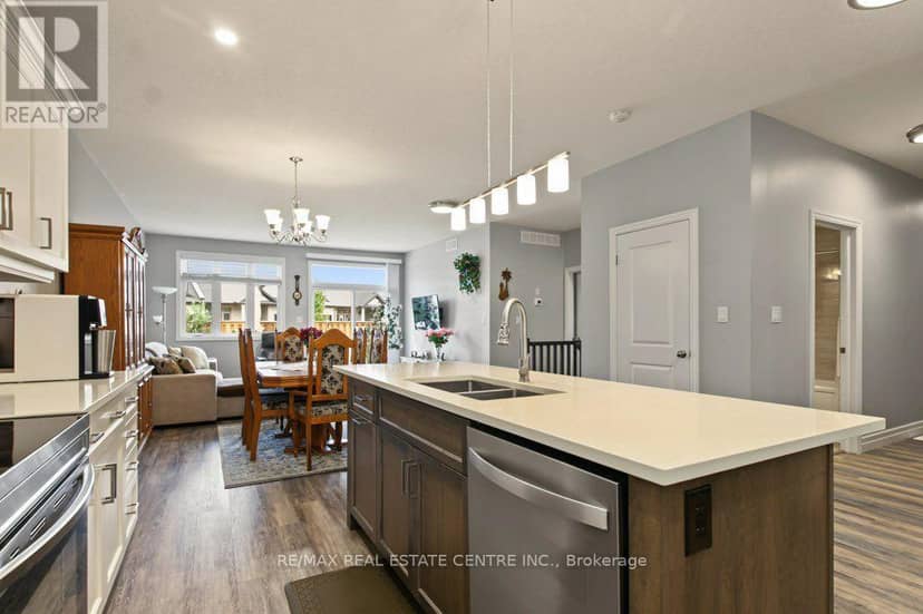 15 - 44 Main Street E — photo 10 of 24