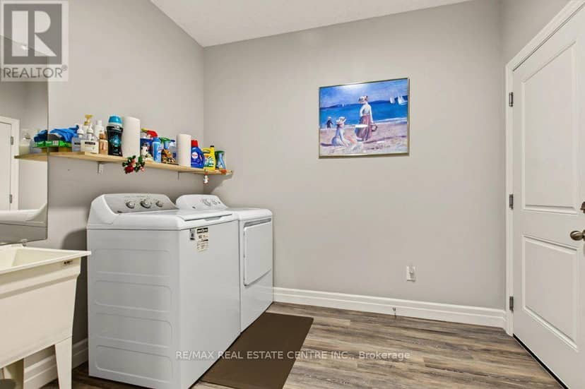15 - 44 Main Street E — photo 19 of 24