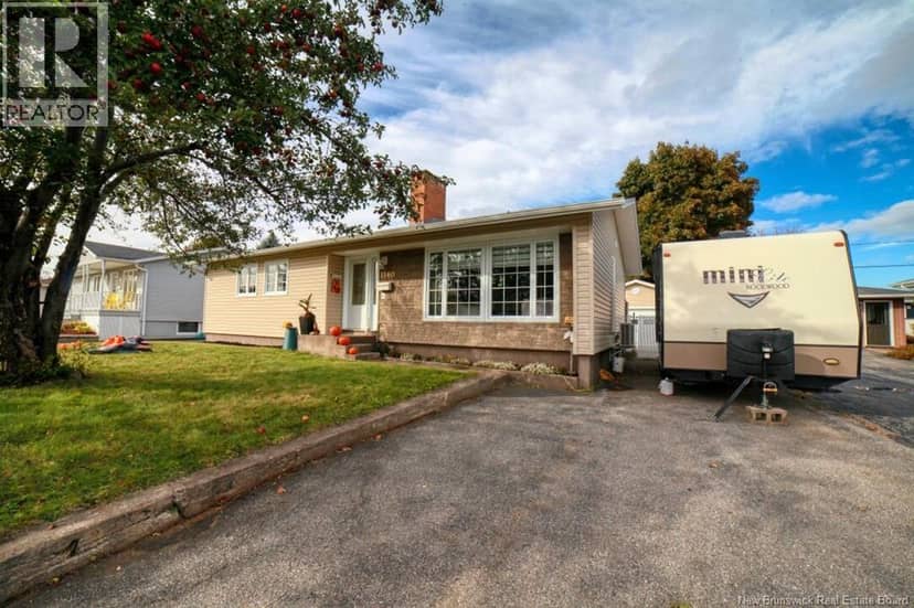 1140 Centennial, Bathurst