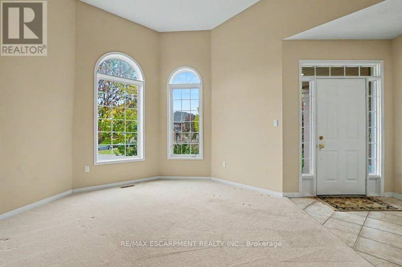 172 Valmont Court, Hamilton, photo 5