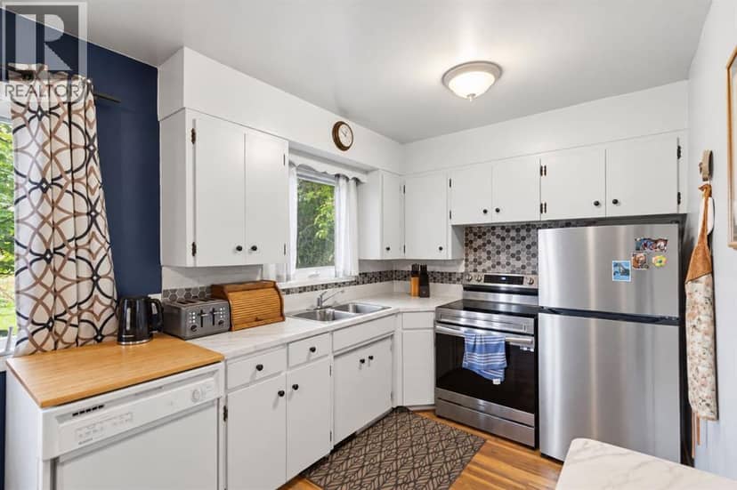3101 41 Street SW — photo 15 of 40