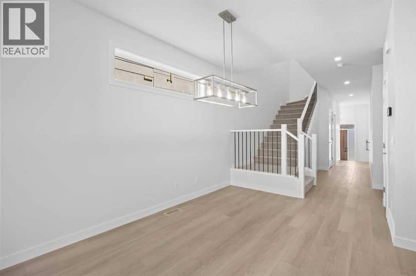 131 Greenwich Drive NW — photo 15 of 40
