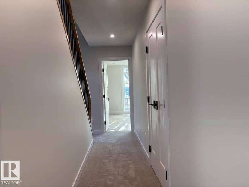 7928 97 AV NW — photo 22 of 40
