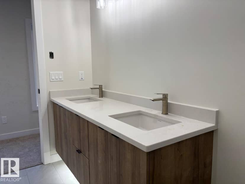 7928 97 AV NW — photo 15 of 40