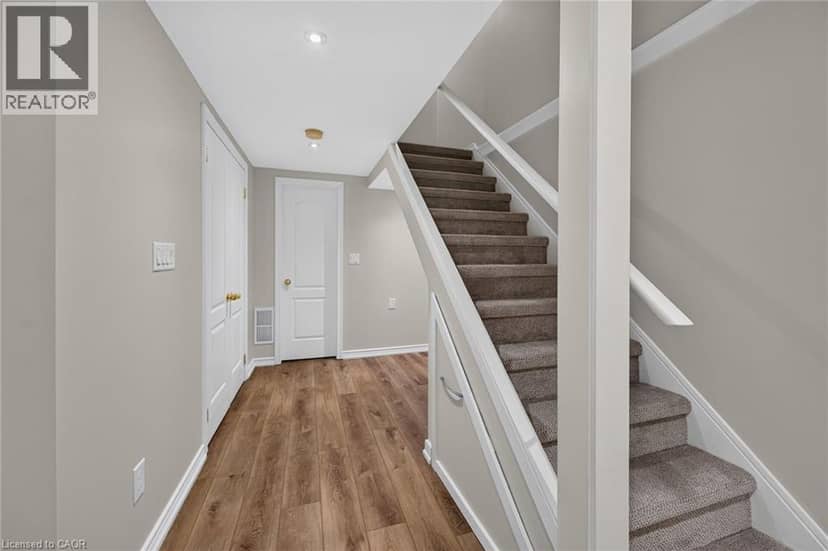 53 SUNNYCROFT Court — photo 34 of 40